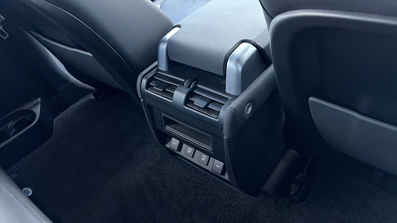 Land Rover Defender 2.0 P300 SE 90 3dr Auto Petrol Estate